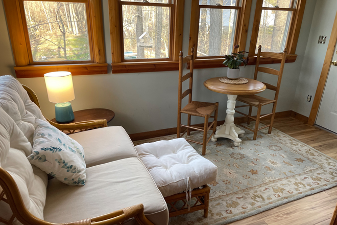 3 season porch - Fully Furnished Cozy Cabin in Quiet Lake Community House