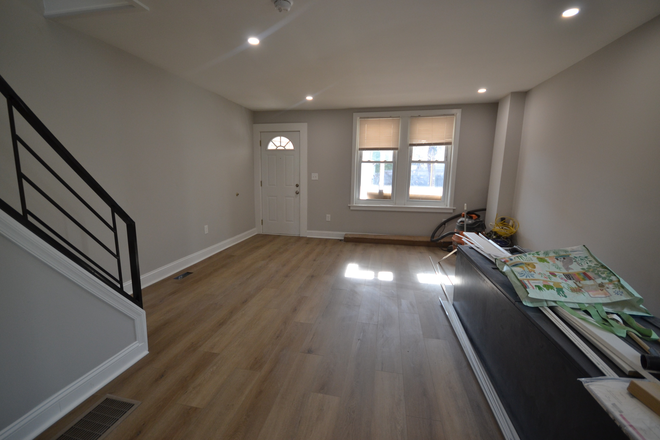 living room - ** Open House Sat 3.21.26 10am -12pm**   Lux Student Living - Actually!