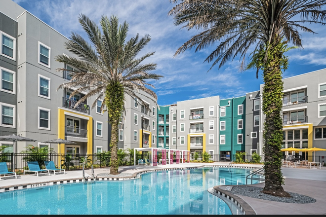 Pool area - The Aves sublet girls unit across from UCF parking included 8/16/25 to 7/22/26 Apartments