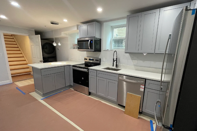 Call NOW for showings! 617-236-8550 - CENTRE ST - RENOVATED GRDN LVL 2BR/1BA ON FORT HILL *AVAIL NOW OR 9/1/2025* W/ IN UNIT LNDRY, PRKNG