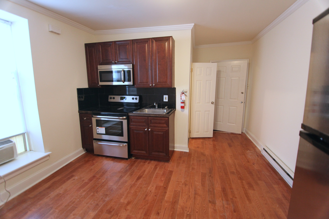 kitchen - Bright Spacious Studio A Few Blocks From Campus Apartments