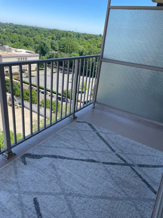 Balcony - Highland House Apartments