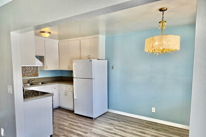 Dinning room and kitchen - Canyon Crest Oasis apartment