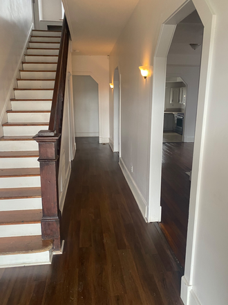 Entrance - 5 bedroom 3.5 bathrooms House