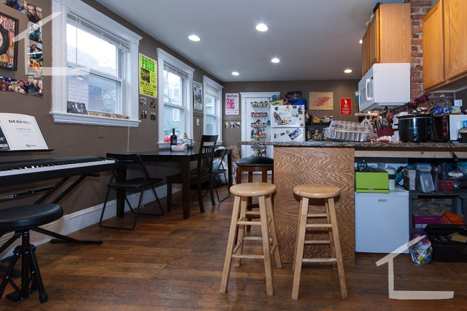 kitchen - Huge 4 bed with in-unit laundry right next to BU! Apartments