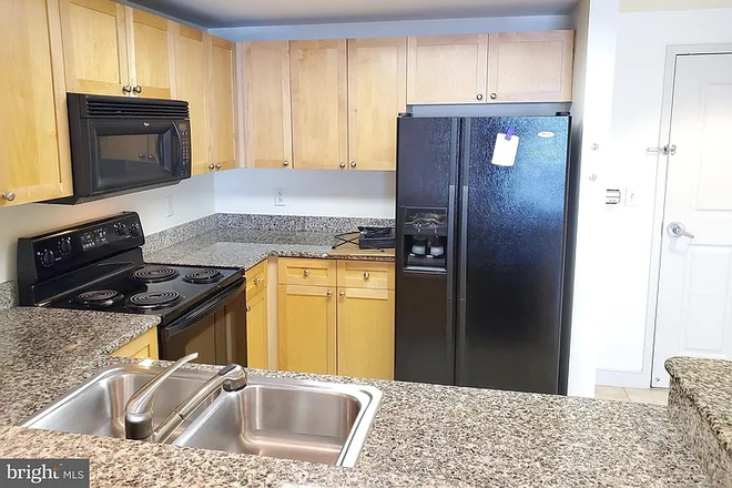 Kitchen - Residence at Gallery Place Apartments
