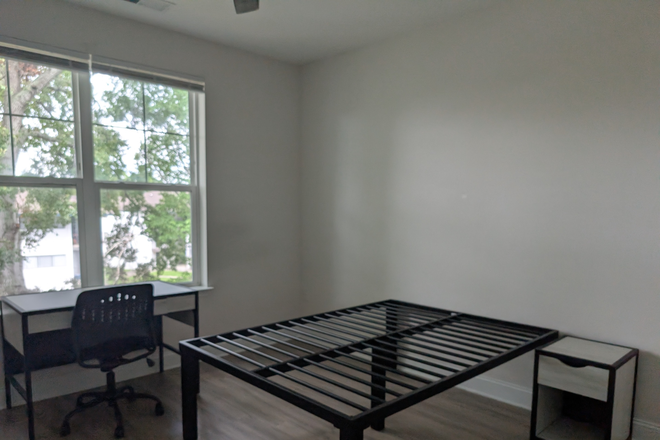 Bedroom - Cottages Apartment Available December/January (super close to campus!!!)