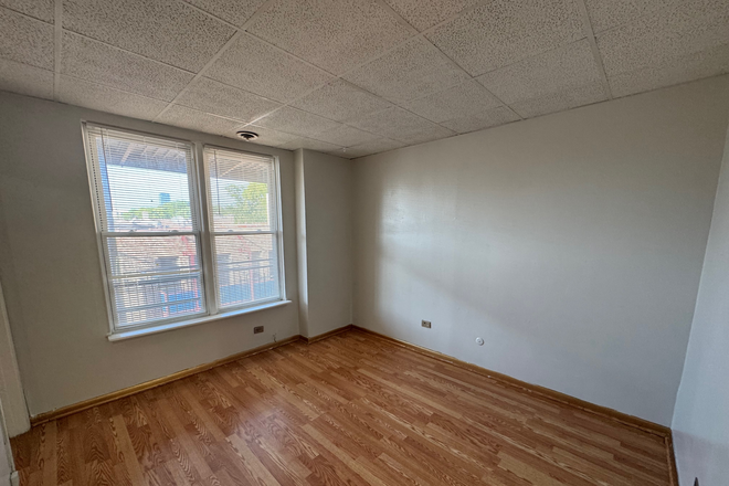 Living Room - Room in 2 Bed - 1 Bathroom close to campus (3 min walk) Apartments