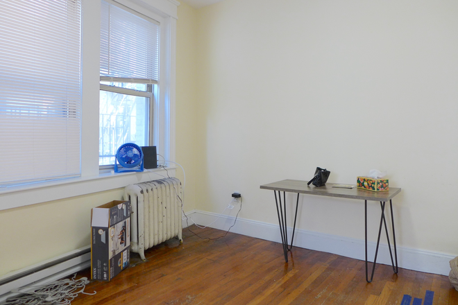 bostonrealtyonline.com - Large Naturally-Lit Studio in Great Fenway Neighborhood Apartments