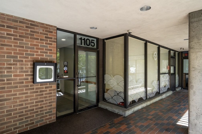 Outside Street View - Bright and Quiet 2BR/1BA Apartment Right in Harvard Square