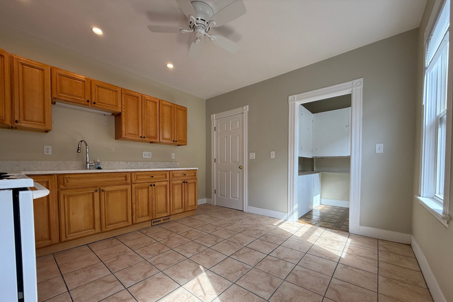 Kitchen - Spacious 4 Bed near campus available January 2026 Apartments