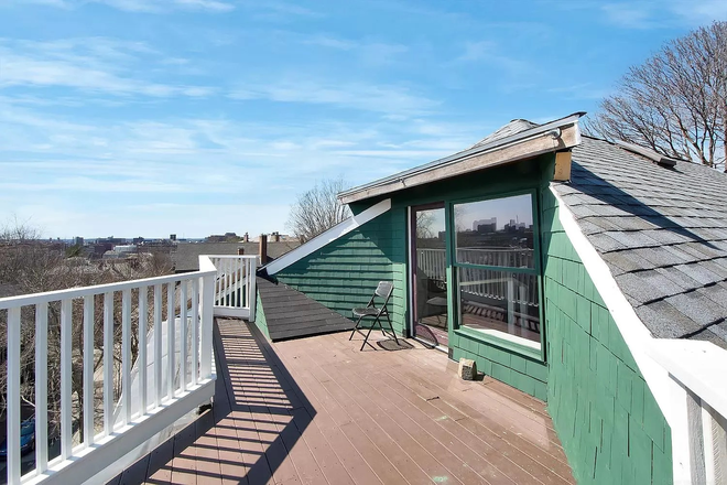 Porch - Great 4 bedroom 2.5 bath on 3rd floor