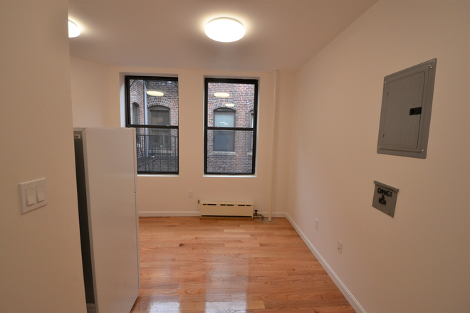 Living room - Large 1 Bed Available 9/1/25! *CONTACT NOAH 603-470-8181 Apartments