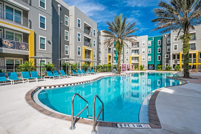 Pool - The Aves Apartments