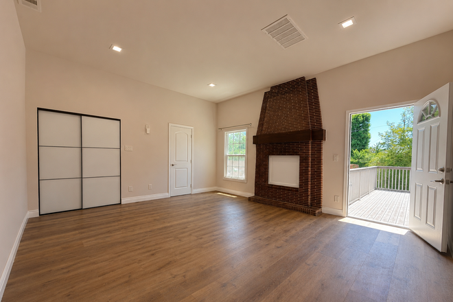 Room - Quiet Private Guest Suite with Separate Entrance House