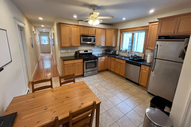 Kitchen - Bedroom in 4-bedroom 2-bathroom apt (furnished, near SidPac)