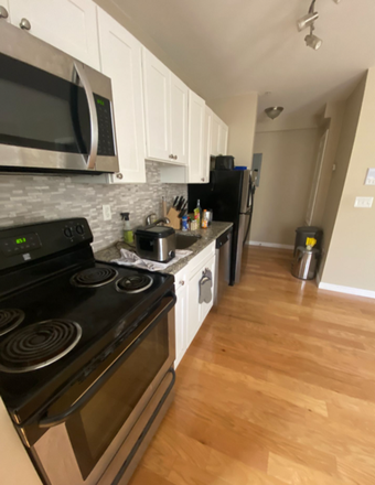 Call NOW for showings! 617-236-8600 - CHELSEA ST - *NO FEE* LRG OPEN 2BR/1BA IN MAVERICK SQ AVAIL *9/1/2026* W/ IN UNIT LNDRY, H&HW INC Apartments