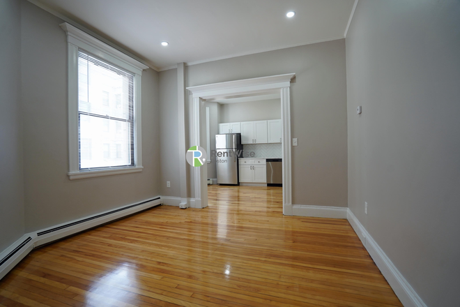 1 - SEPT 2026-Gorgoeus Allston 4 bed, 2 bath. No Broker Fee! Apartments