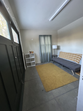 Bonus Room - Private Room and Bathroom with PARKING SPOT, 10 minute walk from campus Apartments