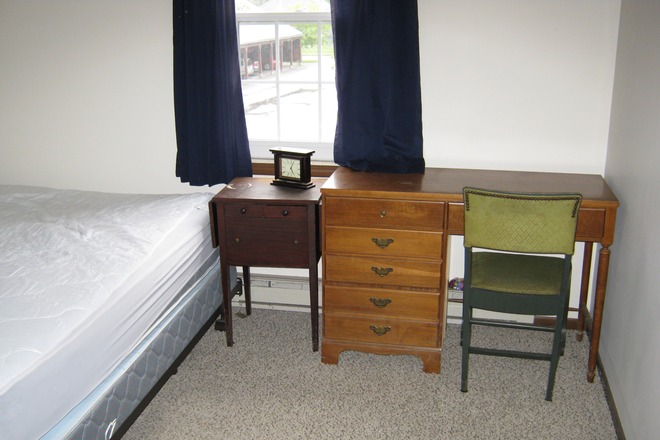 Bedroom.  I have sheets and a comforter for the bed - Roommate wanted/ Grad student Condo