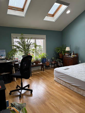 Bedroom - Perfect for Pianist and Musicians/Large room in home w/piano