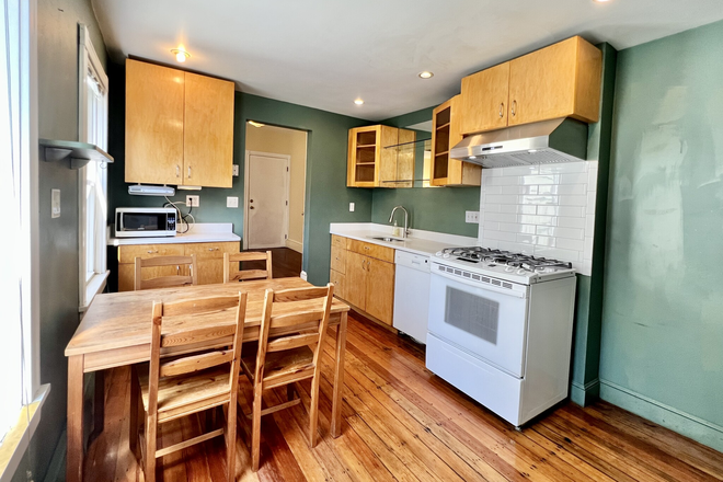 kitchen - Bright&Sunny 3 Bed / 2 Bath near campus available 9/1/26!! Apartments