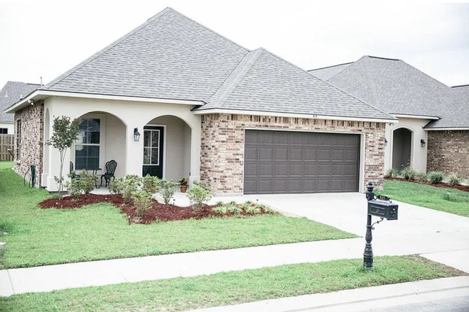 Street view of House - 3 Bedroom House (1 Bedroom available for rent)