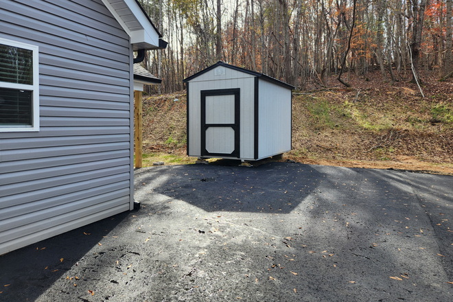 10x10 locking shed for extra storage - 3/2 Split Plan in Dahlonega, Lumpkin Co House