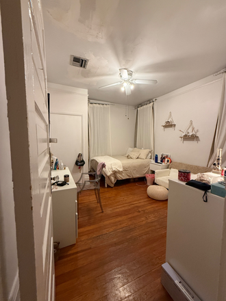 Bedroom - $775/month - Room for Sublet on Broadway: Prime Tulane Location Rental