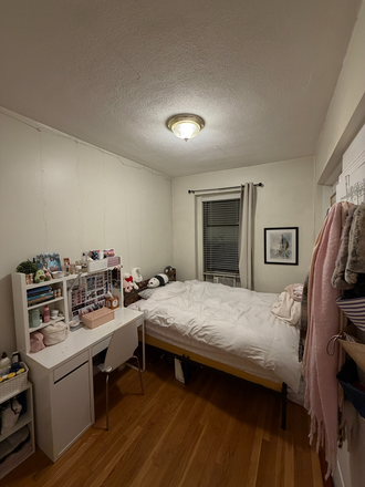 Bedroom - Summer 1 Convenient Apartment Close to Campus