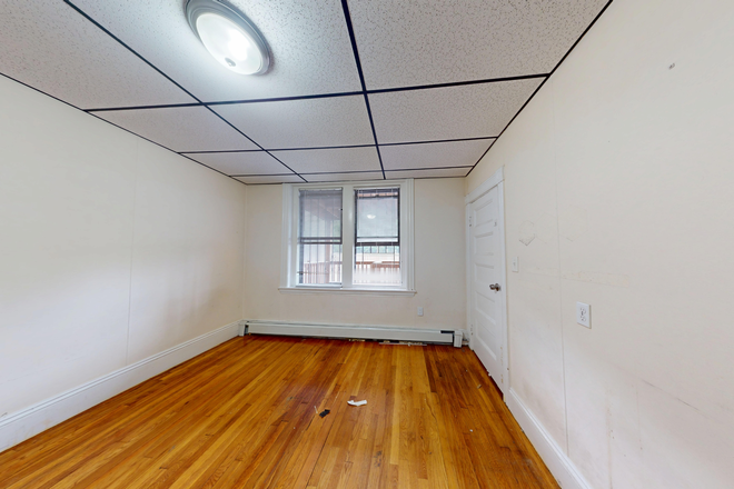 - - Prime 4 bed/1 bath near NEU campus + Greenline access Apartments