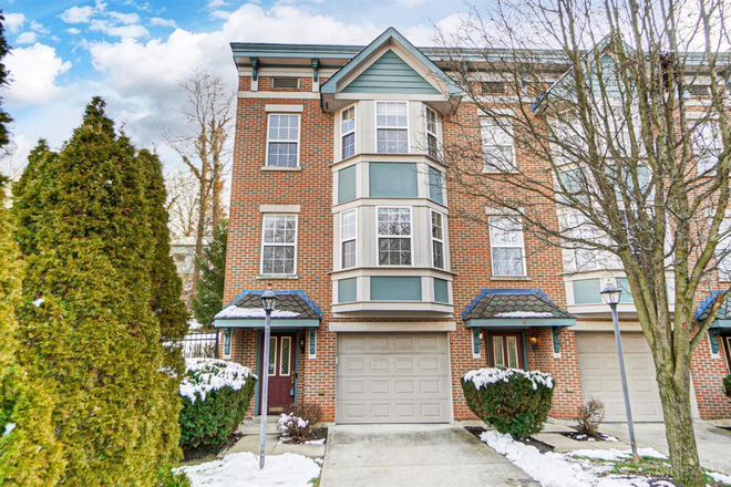 Front View - Private Room in a Condo/Townhome