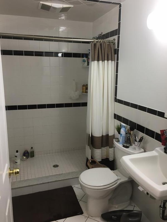 Call Lounis 617.460.0375 - Huge 3 bedroom apartment 2 baths 5 minutes From Campus ! Brokerage fee paid by Landlord !