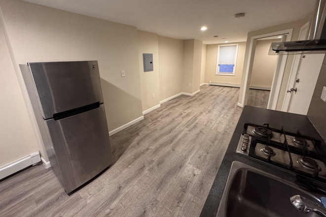 - - Close to Campus!! Newly Renovated 1 bedroom. Available NOW Apartments