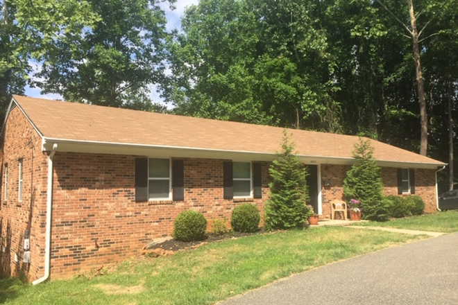 4643  Ferncliff Drive - The Duplexes at Ferncliff Drive-Looking for 2 LU Students/Grads/Employees Duplex