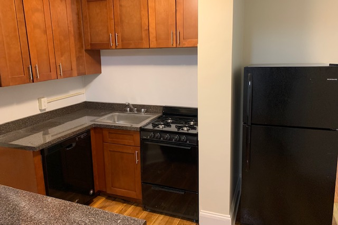 Call NOW for showings! 617-236-8600 - BEACON ST - *NO FEE* 2BR SPLIT FOR 3 PPL AVAIL *9/1/2025* W/ LNDRY IN BLDNG, H&HW INC, REAR DECK! Apartments