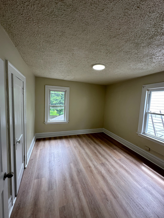 bedroom - New 3 Bedroom Apt for Rent- 15 min walk from SHU