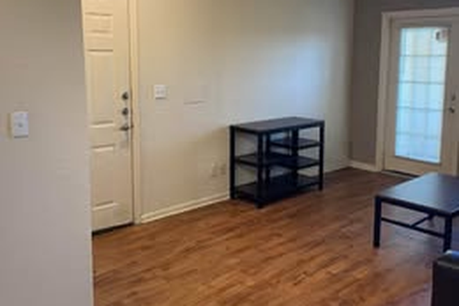 View of common area/living room - Heights of Knoxville Apartments