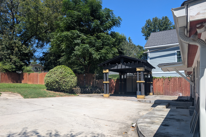 backyard with pergola - Amazing 3/2 rental in Edgewood, newly renovated, $2500 House