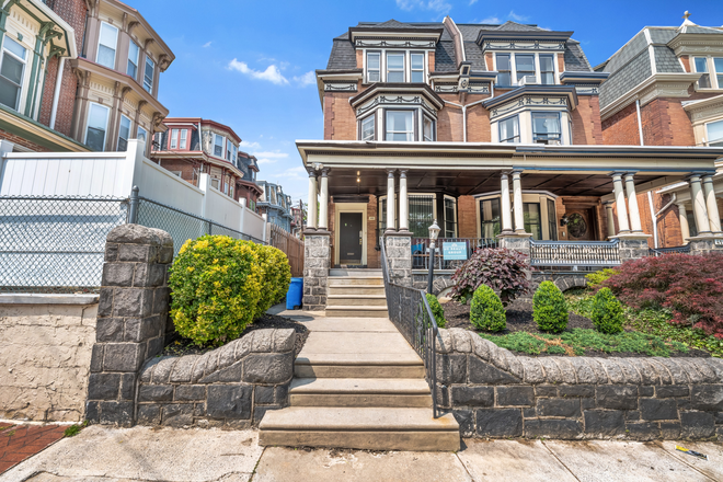 front of house - 4111 Locust St - 7bed Large Townhome walking distance to Penn
