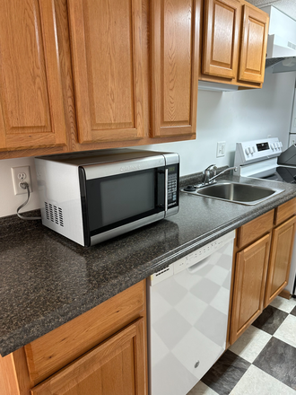 Kitchen - Quiet One Bedroom on Dewey St., Iowa City