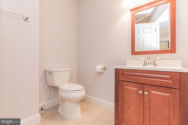 bathroom - 2326 Fleet Street 1 Bedroom for rent Townhome