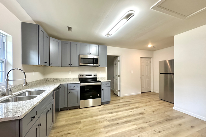 Kitchen - Located just few minutes walk to public transportation and 5-min drive to UT Campus House
