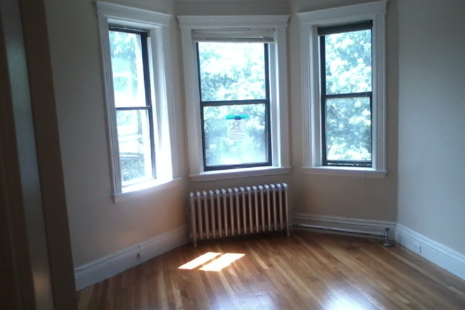 hubrealtyproperties.com - Handy one bedroom split, in the Fenway