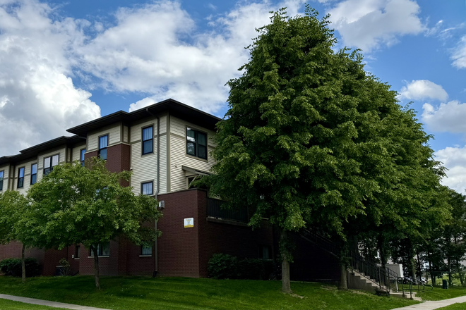 Exterior - 3 & 4 Bedroom Townhouses On Johnson