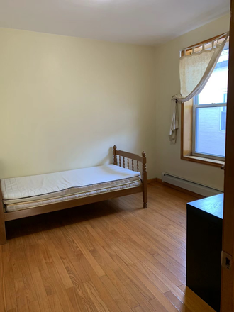 Bedroom #1 (Large $1050) - 2 Bay Ridge Bedrooms for Rent House