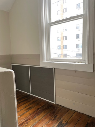 landing window - Updated, gorgeous, uncluttered, brand new bathroom! 5 minutes to Brown Campus! Apartments