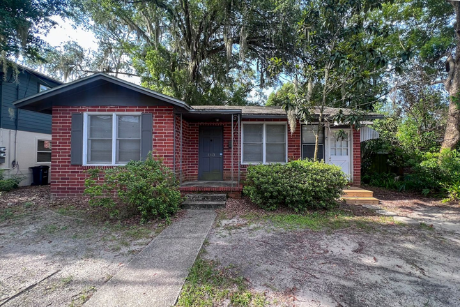  - 2/2 House Walking Distance to Campus - Available Fall 2026!