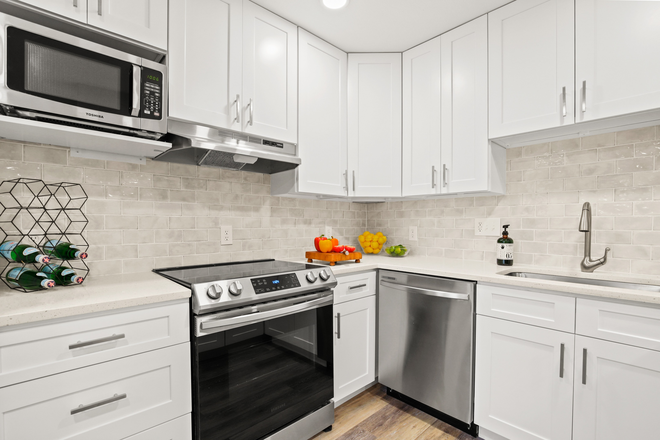 Unit #2 - 3527 Nottingham (1BR/1BA) Apartments