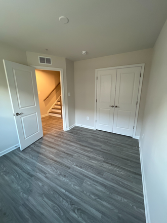First Floor Bedroom - New Construction Townhouse Private Bed/Bath Close to Campus